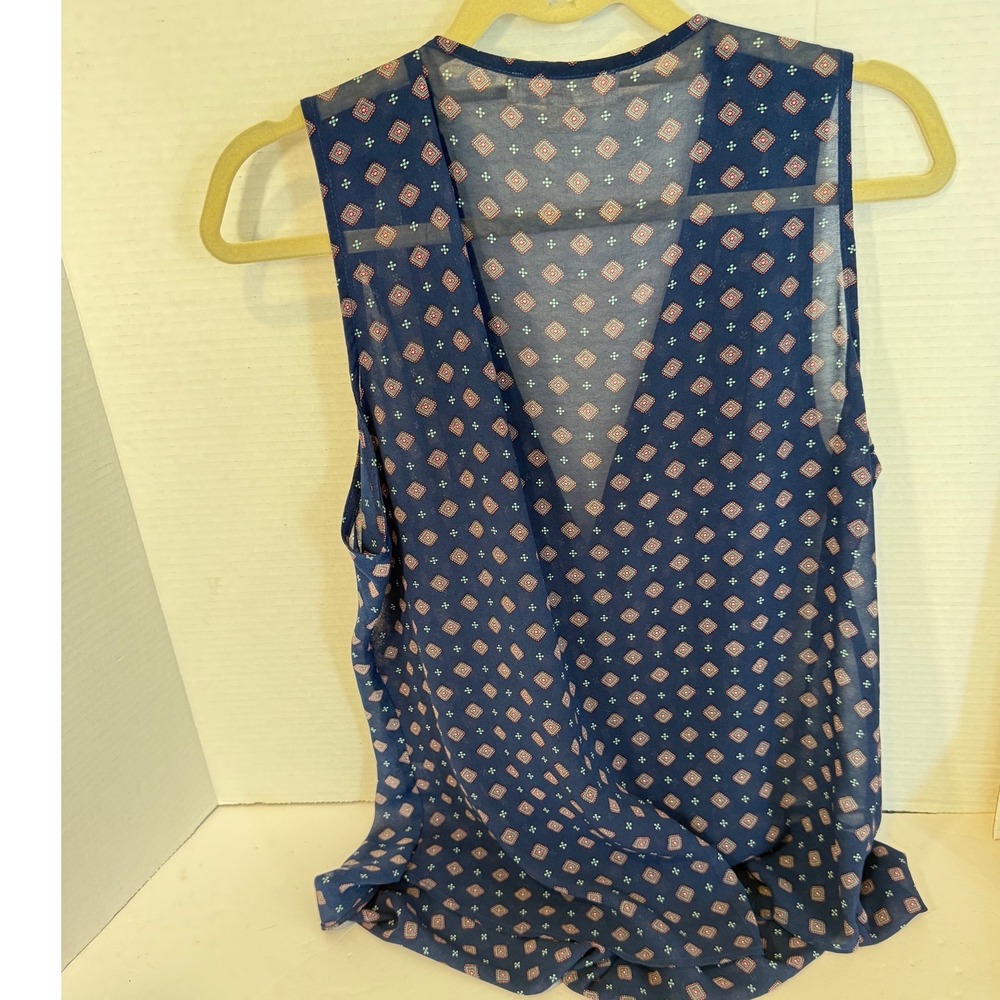 Navy Blue Geometric Diamond Print Surplice Sleeveless Blouse Gold Zipper Accent - Picture 2 of 4